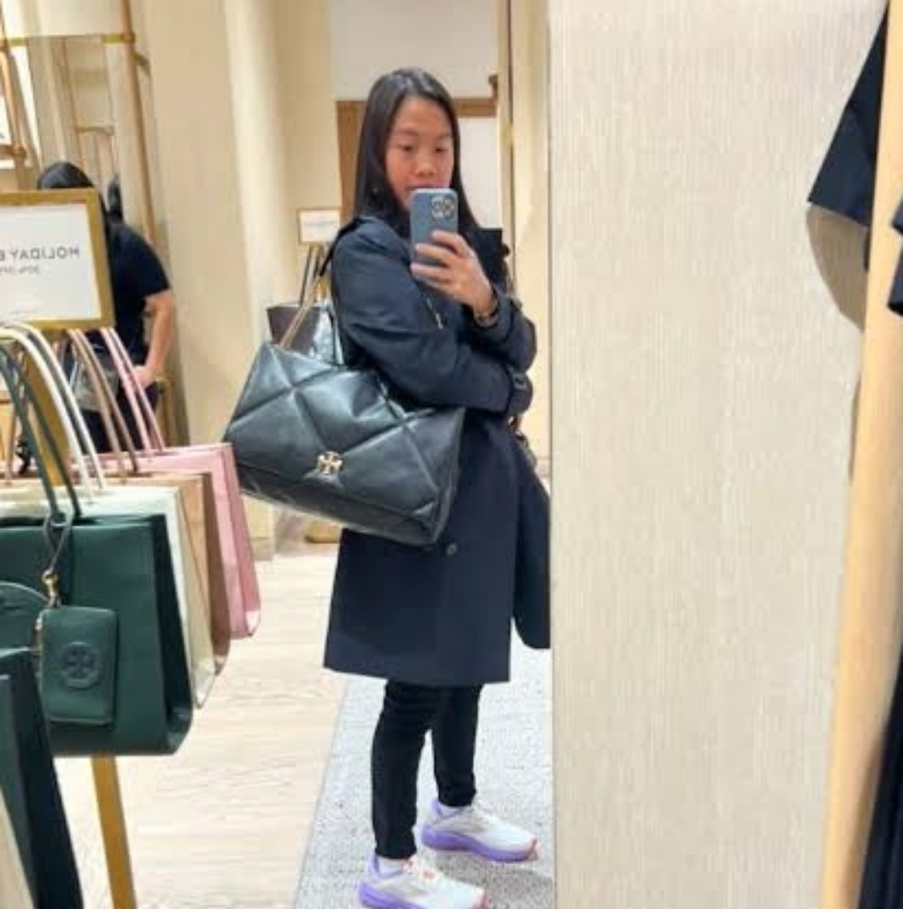 Tory Burch Oversized Kira Diamond Quilted Shoulder Bag - Picture 3 of 15